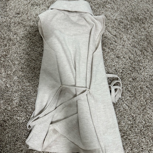 Zara - sleeveless turtle neck sweater! *Size S* NWOT - Picture 2 of 3